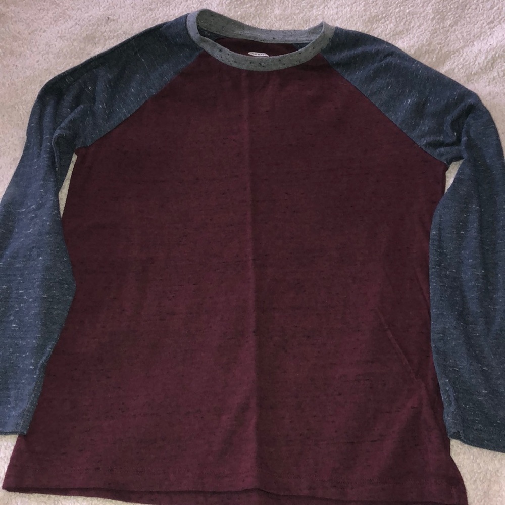 Boy’s Old Navy long sleeve tee